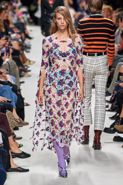 Look 11